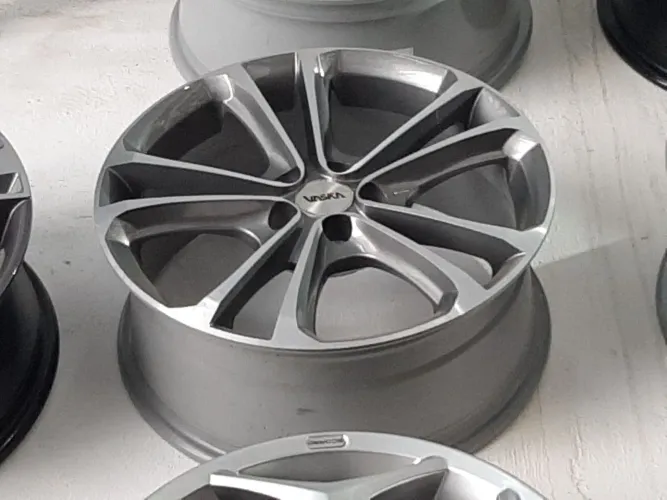 Rodas esportivas aro 17 diamantada com grafite 5x100 novas