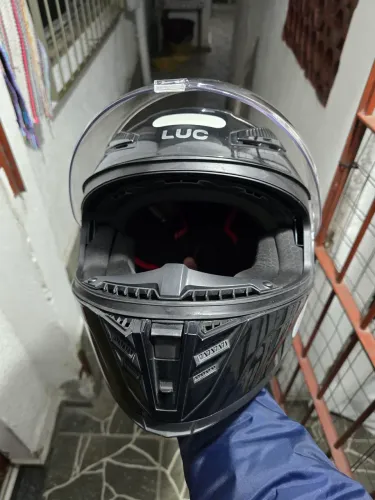Capacete lucca . 6 meses de uso .