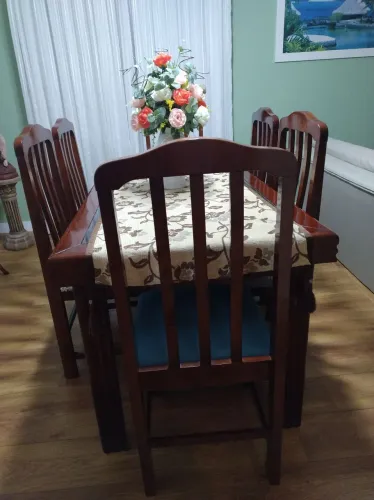 Mesa de jantar com 6 cadeiras