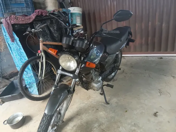 Motos