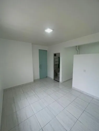 Sala comercial com banheiro - Bairro do Aleixo