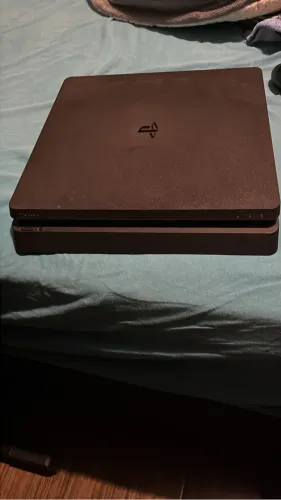 PS4 Slim com 500gb com controles paliativos