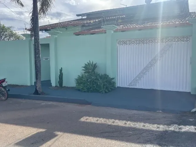 Alugo casa 3qts, reformada no bairro Anápolis City