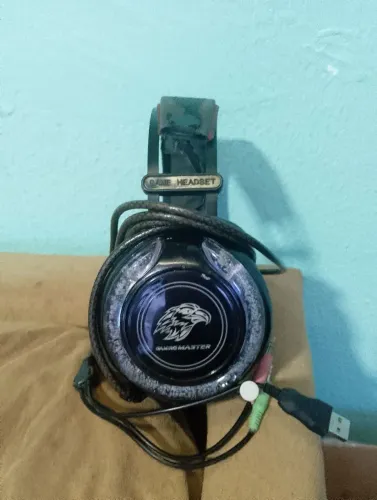 vendo um fone para computador usado