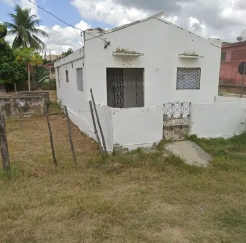 Casa no interior com (terreno)