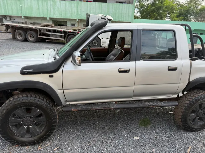 Toyota Hilux CD SRV 4X4 3.0 8V 116cv TB Diesel 2004