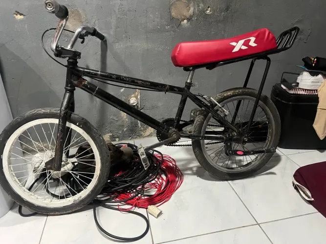 VENDO BIKE EM ÓTIMA QUALIDADE,COM PESINHO NO GUIDO E BANCO DE MOTORIZADA