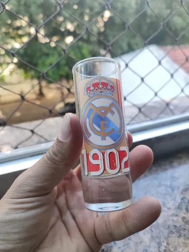 copinho shot sourvinier real madrid produto oficial do clube 1902