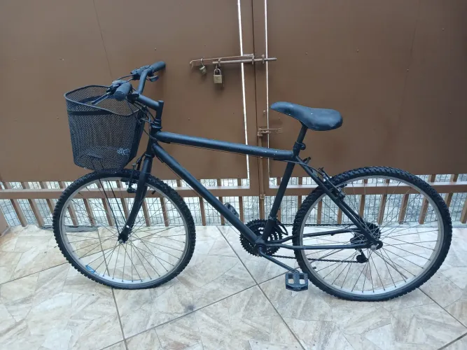 Bicicleta aro 20 com cestinha e marcha