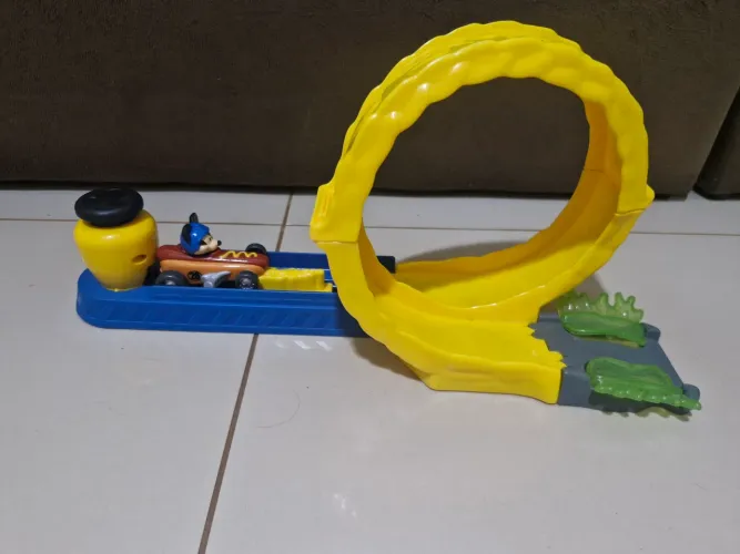Pista Mickey and the Roadstar Racing  - pista de Mostarda Fisher Price  - carrinho metal