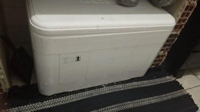 Vendo isopor de 130 LT semi novo a 100 a unidade