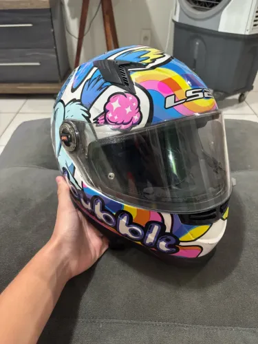 Capacete ls2 arranhado