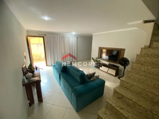 Sobrado em Avenida Marechal Deodoro - Vila Valença - São Vicente/SP