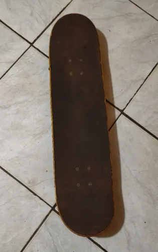 Skate Hondar Alien Glow R$376