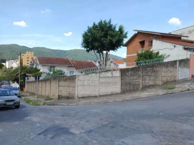 Excelente terreno á venda de 541,93m² praticamente no Centro de Poços de Caldas MG.