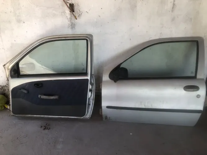Portas do carro Fiat Palio com vidro + retrovisor