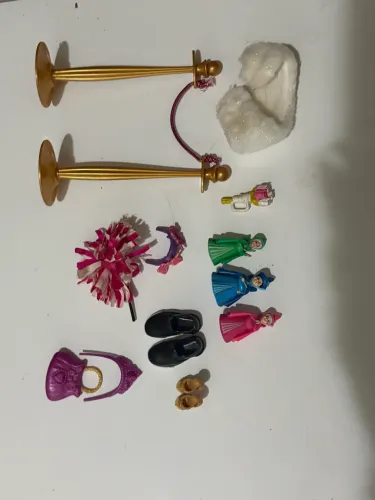 vendo acessórios para bonecas barbie - 10 reais cada