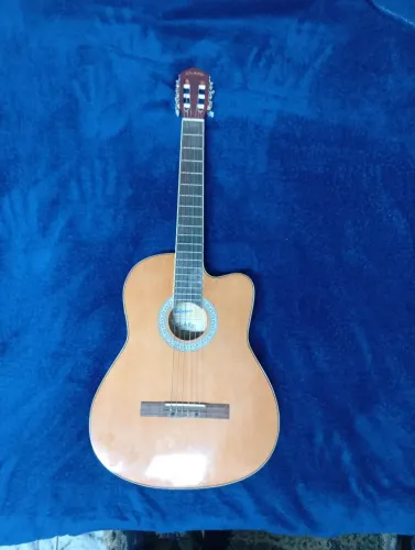 Violão elétrico Class Guitar praticamente sem uso