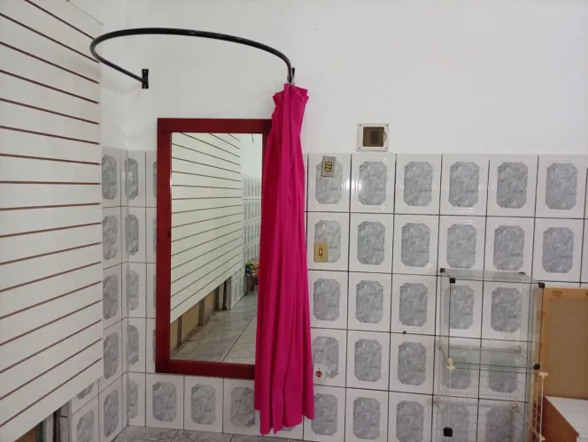 Provador para loja de roupas na cor pink