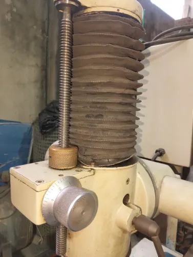 Retífica plana semi automática.