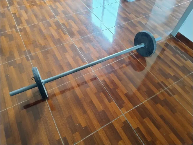 02 HALTERES 10KG + BARRA