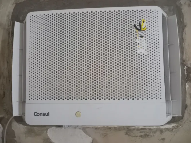Ar-Condicionado de Janela Consul Eletrônico de 7.500 BTUs (Modelo: CCN07EBBNA)