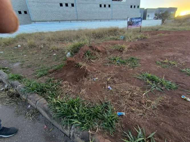 Ideal para investidores e construtores,Lote de esquina no bairro portal das acácias.