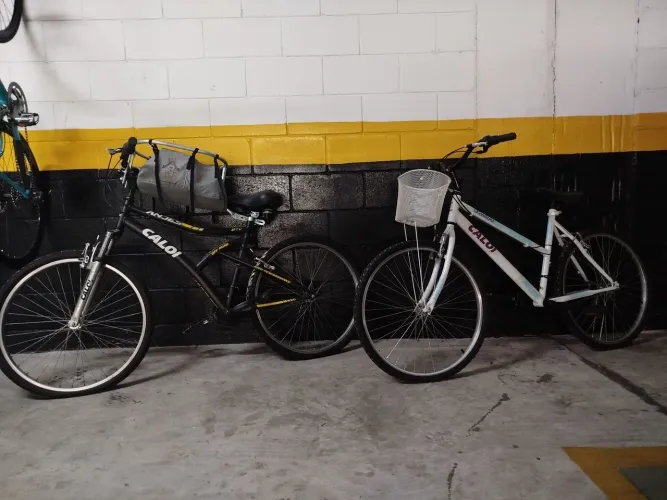 Vendo duas bicicletas Caloi aro 26,  21 marchas juntas ou separadas, semi novas