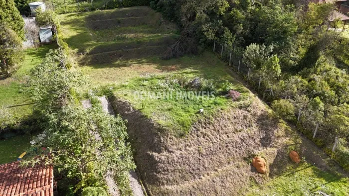 Maravilhoso Lote de Terreno com Acesso e Platô prontos na Região do Vale Encantado