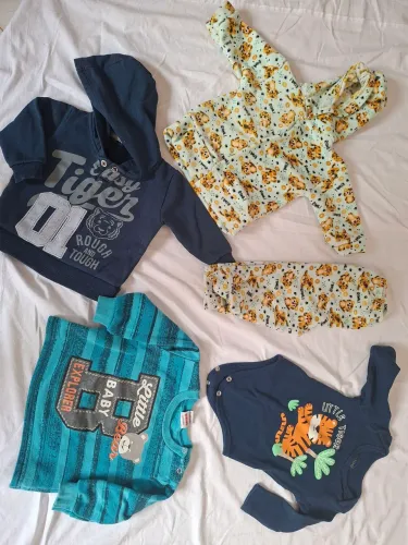 Lote de roupas para bebê