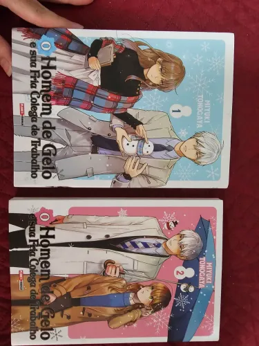 Mangás Vol 1 e 2 de O homem de gelo e sua fria colega de trabalho