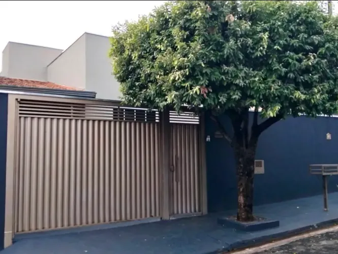 CASA A VENDA EM MARINGÁ