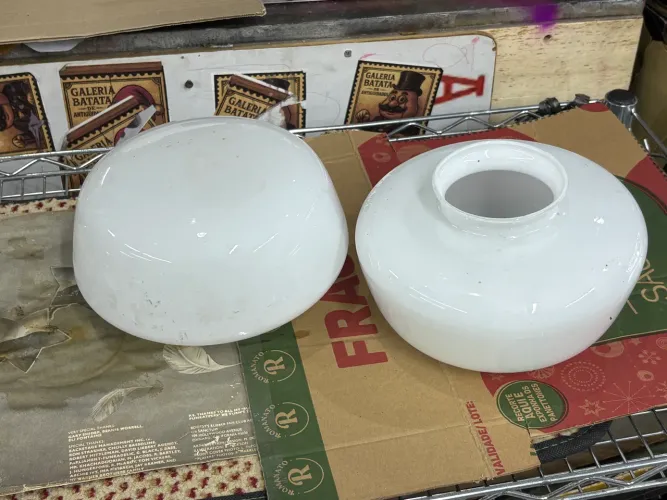 Lote 2 cúpulas iguais de opalina 23 cm