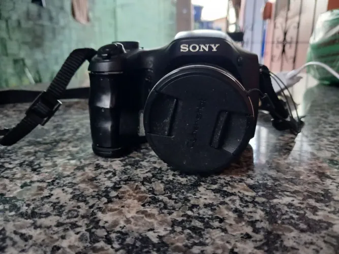 Sony Cyber-shot DSC-H200