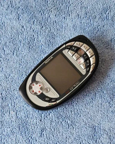 Celular antigo Nokia N-Gage