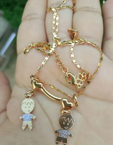 Cordão Rommanel + pingente filhos meninos+ aparador