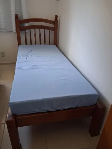 Vendo cama de solteiro