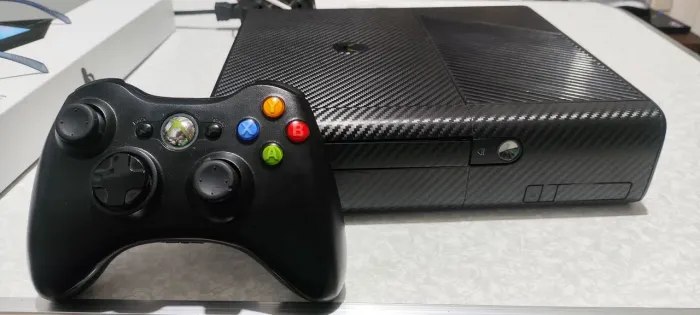 XBOX 360 Super Slim