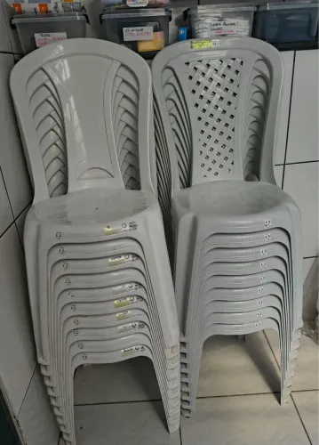 Cadeiras de plástico Tramontina e top plast