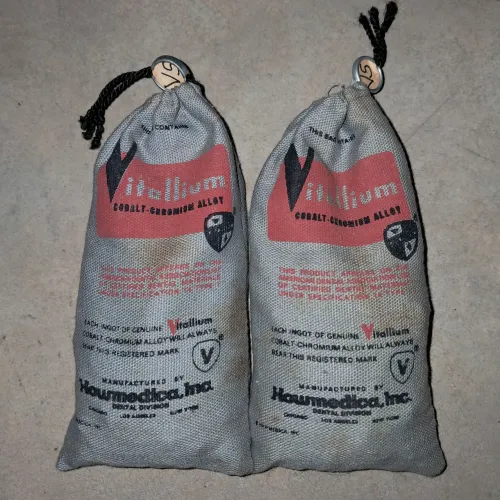 Raro Par de Sacos Lacrados de Liga Cobalto-Cromo Vitallium - 25 Oz. ~708gr. cada