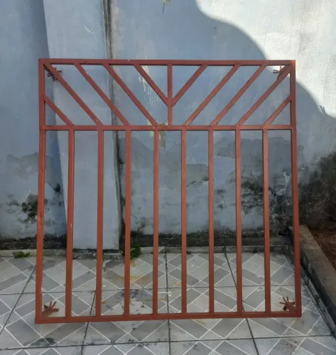 Vendo grades de janelas de proteção, de metalon , e ferro maciço 