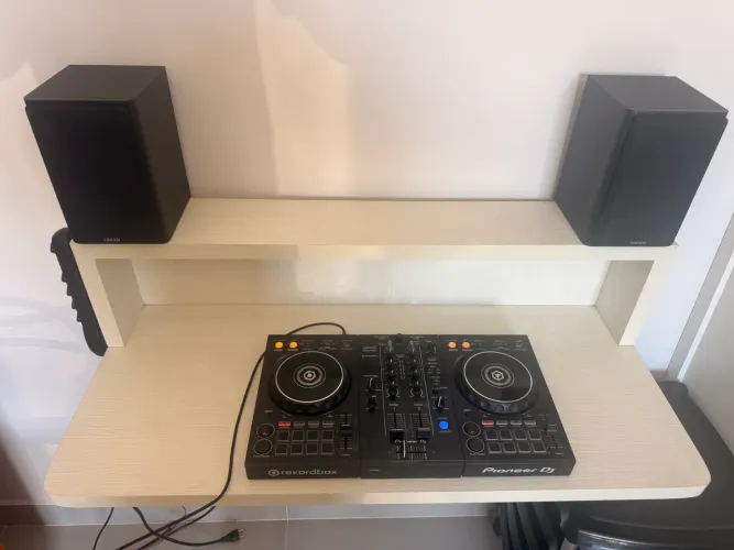 Kit Controladora DJ Pioneer DDJ 400 + Monitores Áudio + Brindes
