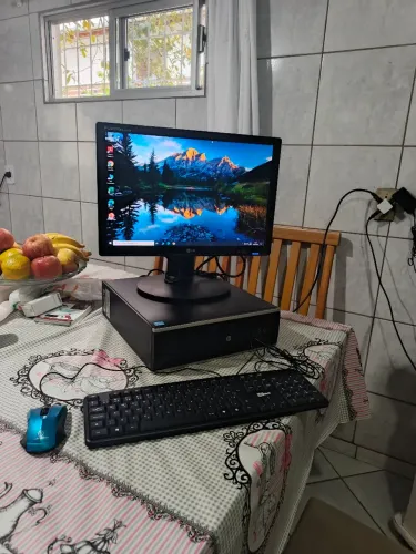 Computador complet Hp i5 com 8gb memória, ssd, teclado e mouse novos, tela 19" regulavel.
