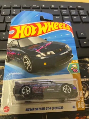 Hot whells nissan r 33