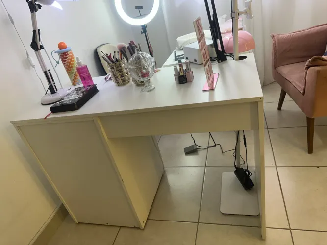 MESA EM L PARA MANICURE