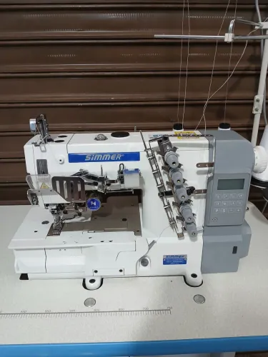 Máquina galoneira eletrônica com corte de linha