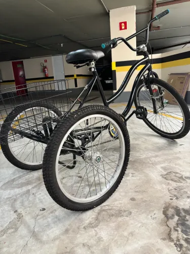 Triciclo aro 20 com cesta traseira - Estado de NOVO