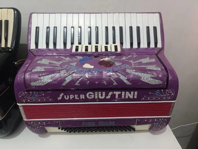 Acordeon giustini 80 baixos 