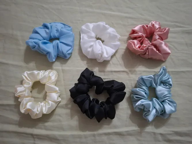 Kit de Scrunchies de Cetim Dona Gaveta