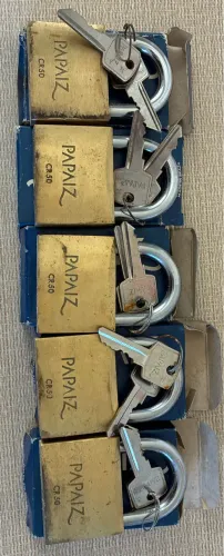 cadeado Papaiz CR50 latão maciço haste de aço niquelado.